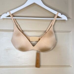 SOLD SKIMS Nude/Beige Seamless T-Shirt Bra